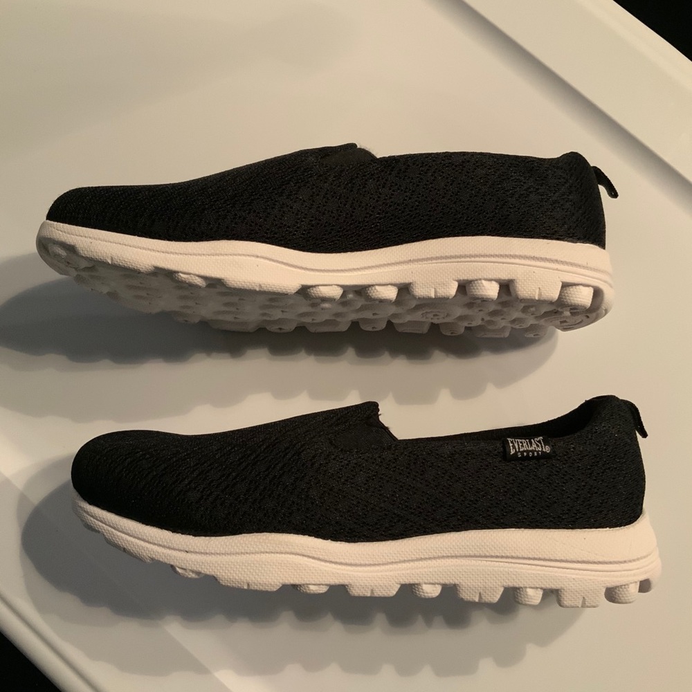 Black comfy walking shoes
